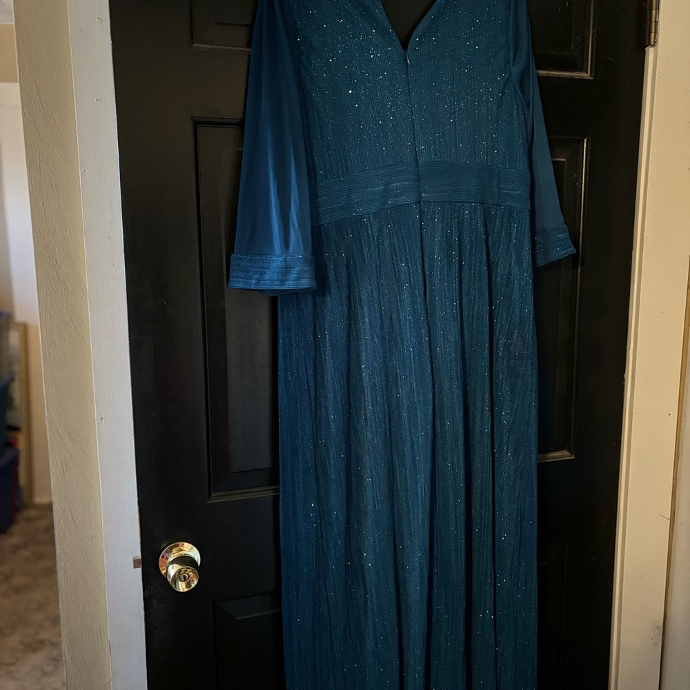 Elegant Teal Evening Dress